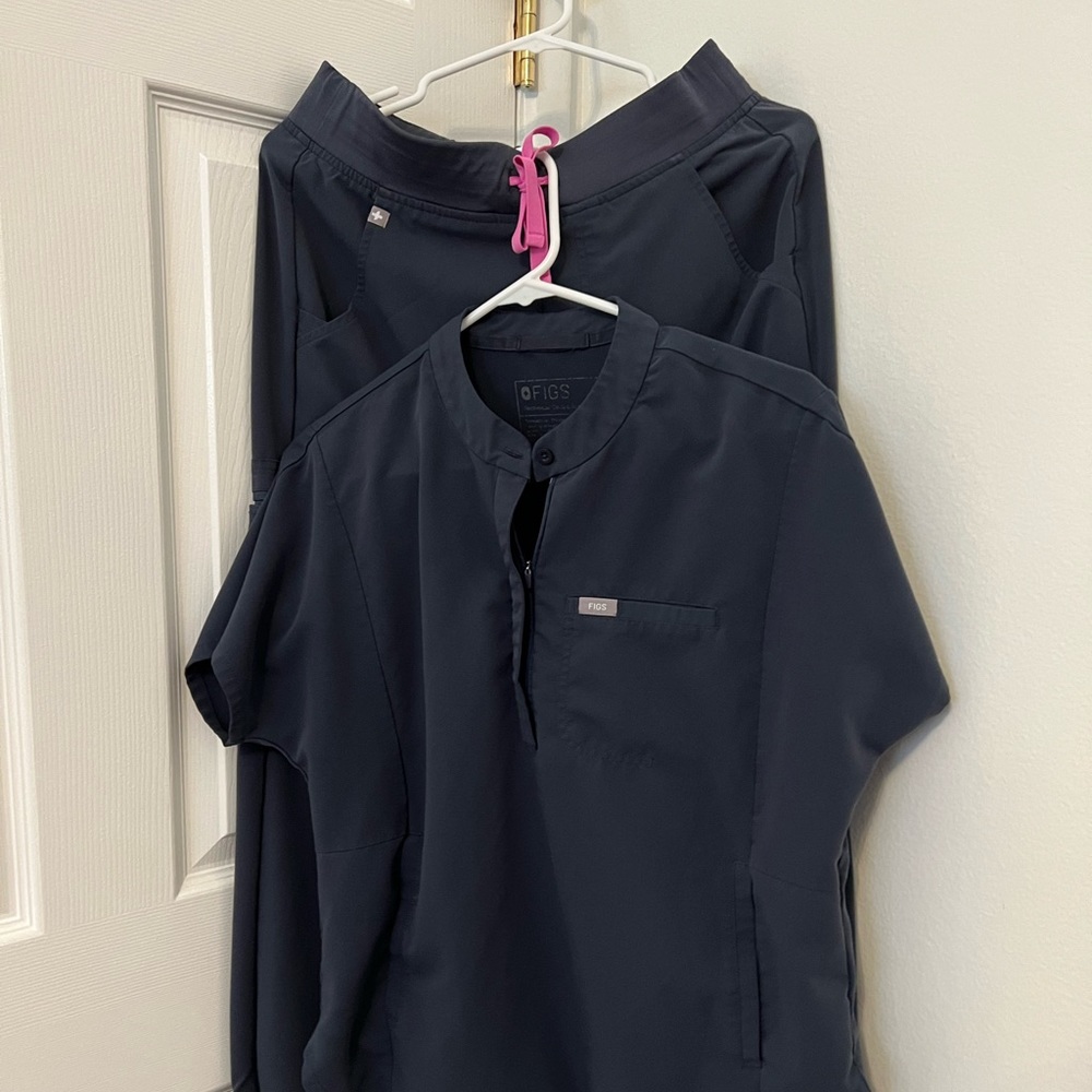 💕Final Price Bundles: Figs scrubs set: Montex top & Zamora joggers night sky💕